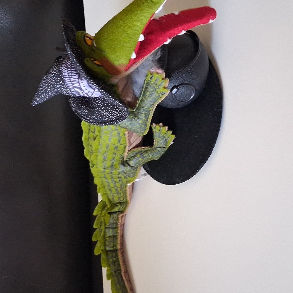 Annalee Halloween Crocodile Witch 2019 - Picture 10 of 11
